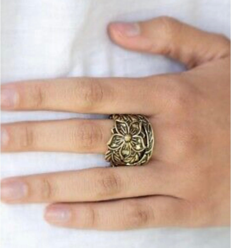 Hibiscus Harbor Brass Ring