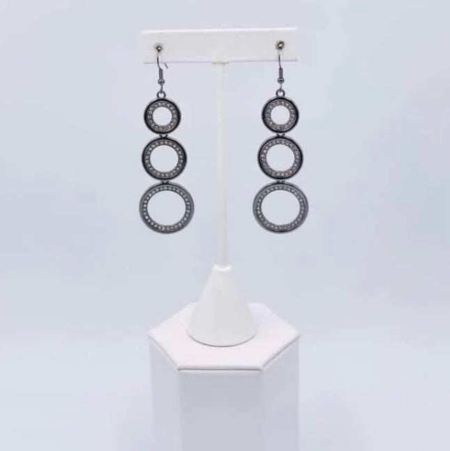 Shimmering in Circles Black Earrings