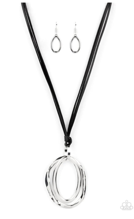 Long Oval Due Black Necklace